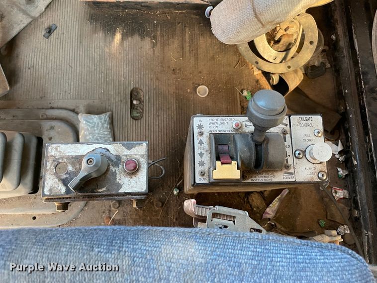 image for item MR9412 1994 Peterbilt 377  dump truck