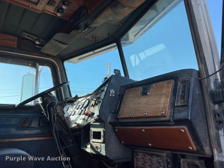 image for item MR9412 1994 Peterbilt 377  dump truck