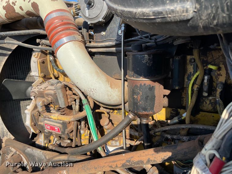 image for item MR9412 1994 Peterbilt 377  dump truck