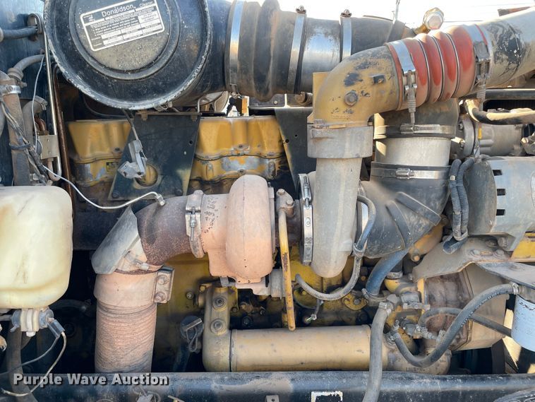 image for item MR9412 1994 Peterbilt 377  dump truck