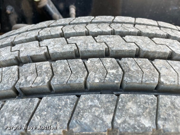 image for item MR9412 1994 Peterbilt 377  dump truck