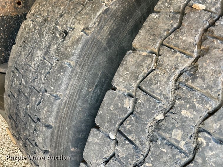 image for item MR9412 1994 Peterbilt 377  dump truck