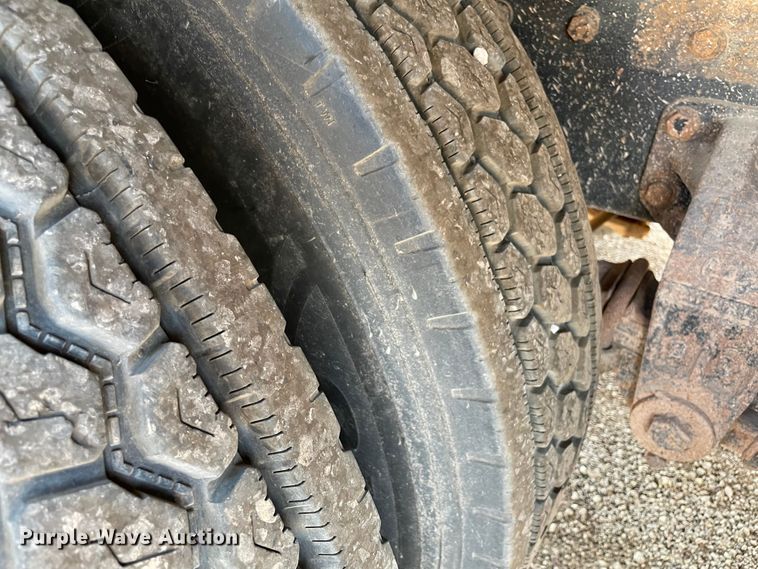 image for item MR9412 1994 Peterbilt 377  dump truck