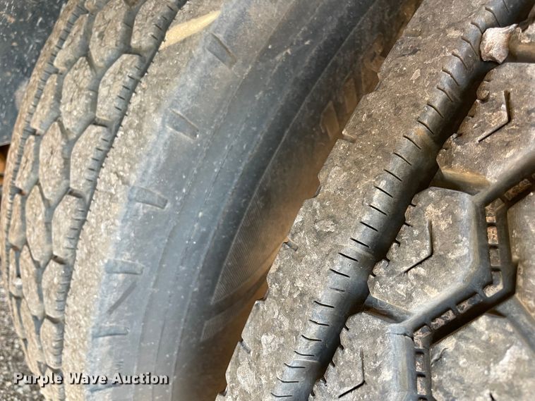 image for item MR9412 1994 Peterbilt 377  dump truck