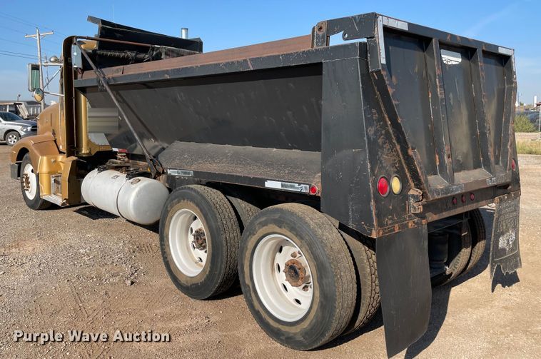 image for item MR9413 1998 Peterbilt 377  dump truck