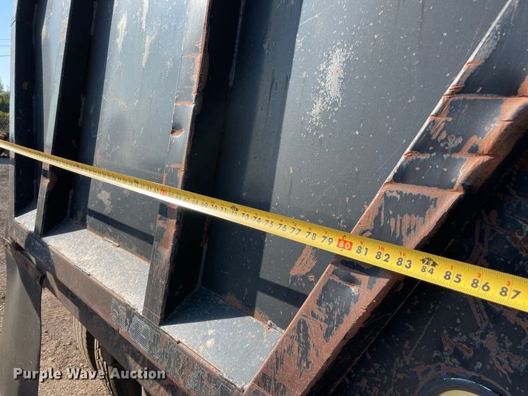 image for item MR9413 1998 Peterbilt 377  dump truck