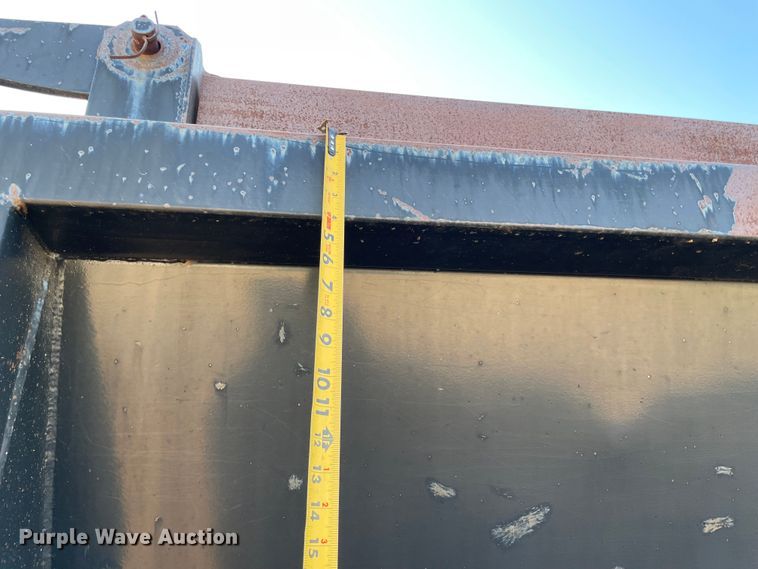 image for item MR9413 1998 Peterbilt 377  dump truck