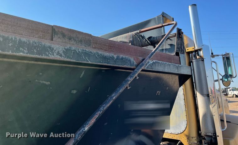 image for item MR9413 1998 Peterbilt 377  dump truck