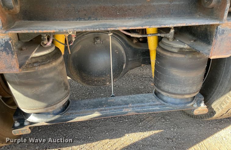 image for item MR9413 1998 Peterbilt 377  dump truck