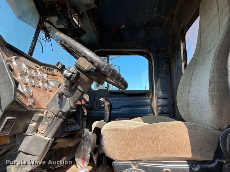 image for item MR9413 1998 Peterbilt 377  dump truck