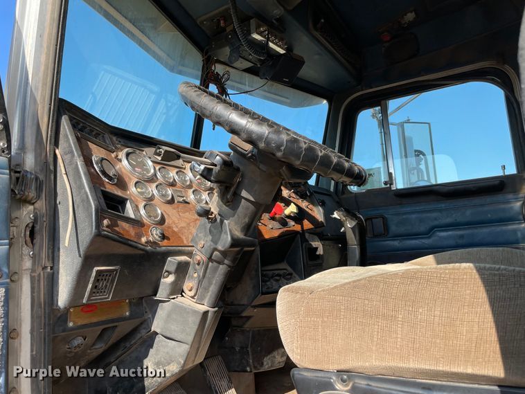 image for item MR9413 1998 Peterbilt 377  dump truck