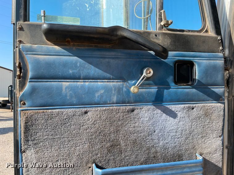 image for item MR9413 1998 Peterbilt 377  dump truck