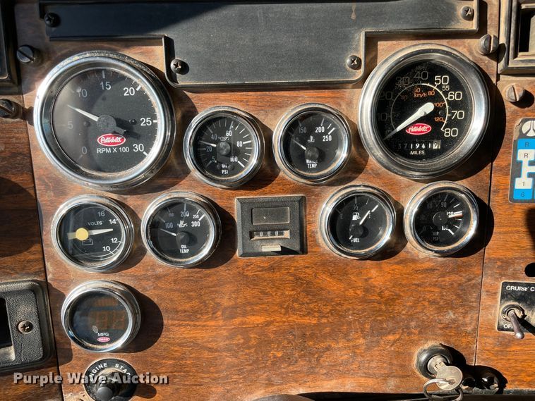 image for item MR9413 1998 Peterbilt 377  dump truck