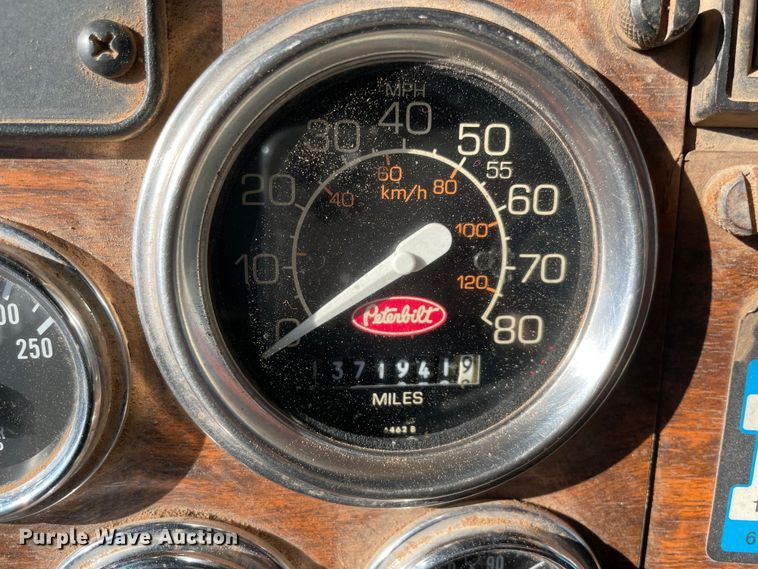 image for item MR9413 1998 Peterbilt 377  dump truck