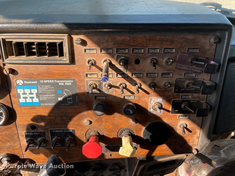 image for item MR9413 1998 Peterbilt 377  dump truck