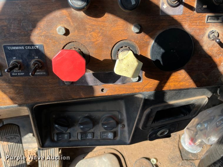 image for item MR9413 1998 Peterbilt 377  dump truck