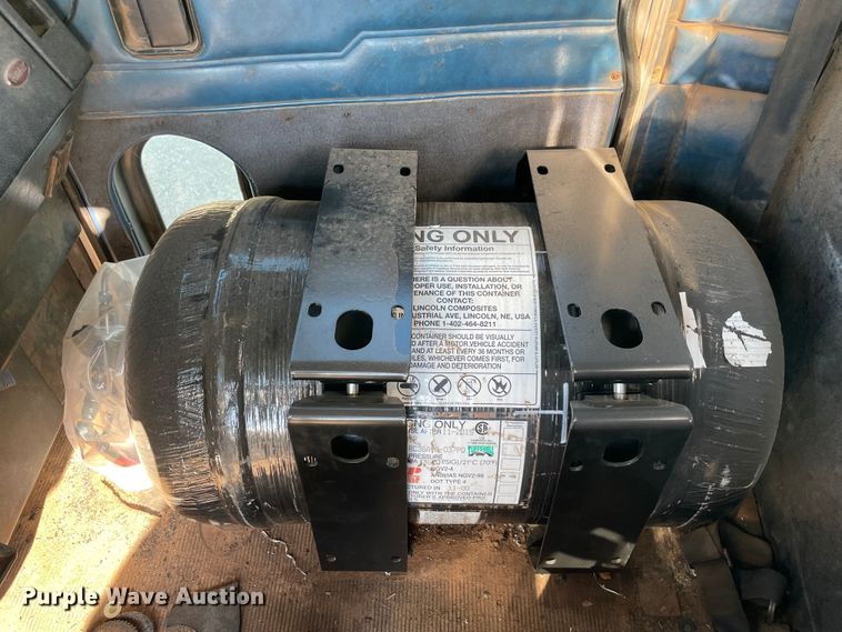 image for item MR9413 1998 Peterbilt 377  dump truck