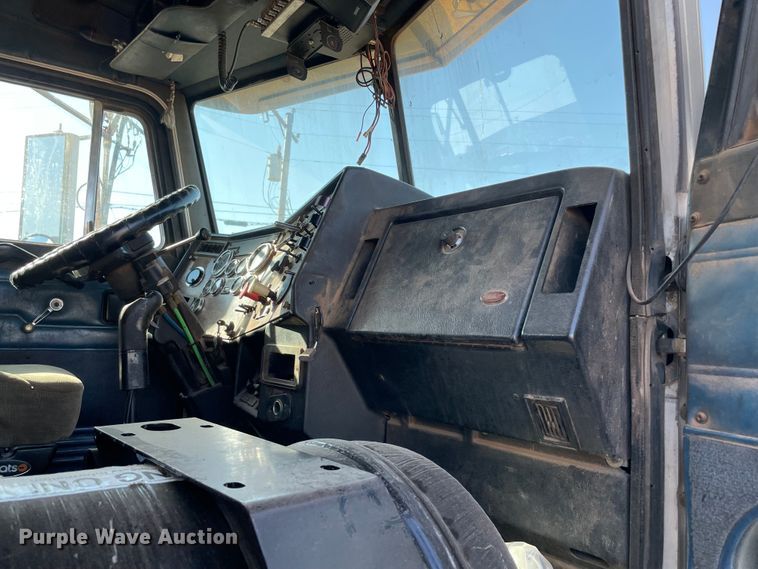 image for item MR9413 1998 Peterbilt 377  dump truck