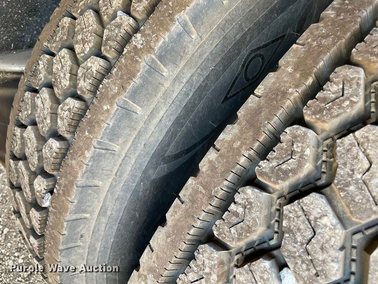 image for item MR9413 1998 Peterbilt 377  dump truck