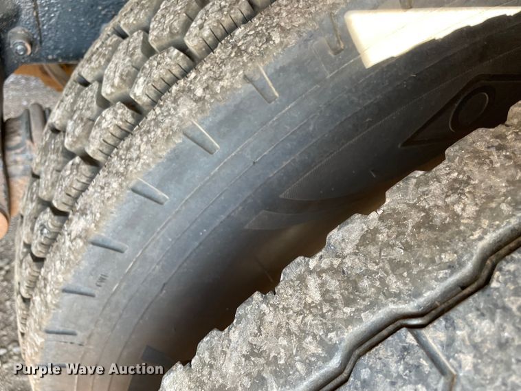 image for item MR9413 1998 Peterbilt 377  dump truck