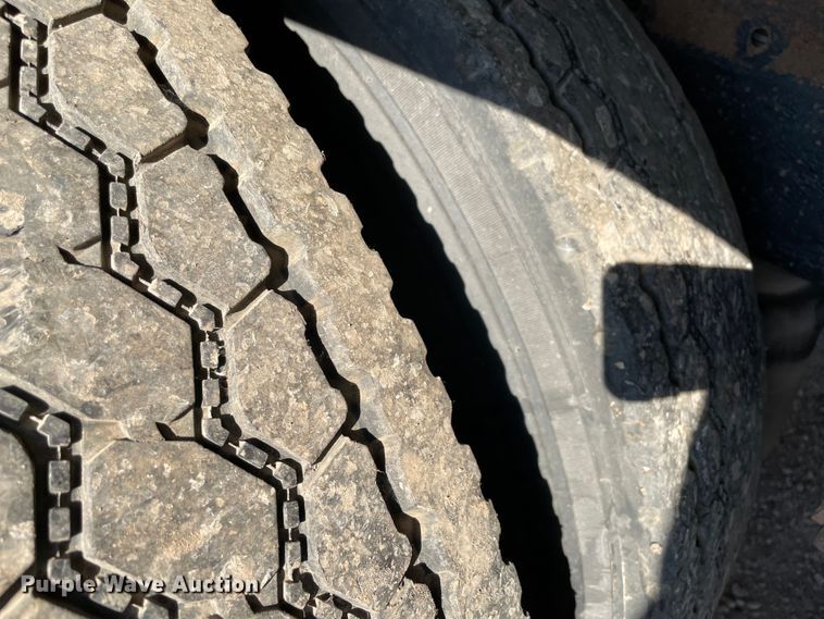 image for item MR9413 1998 Peterbilt 377  dump truck