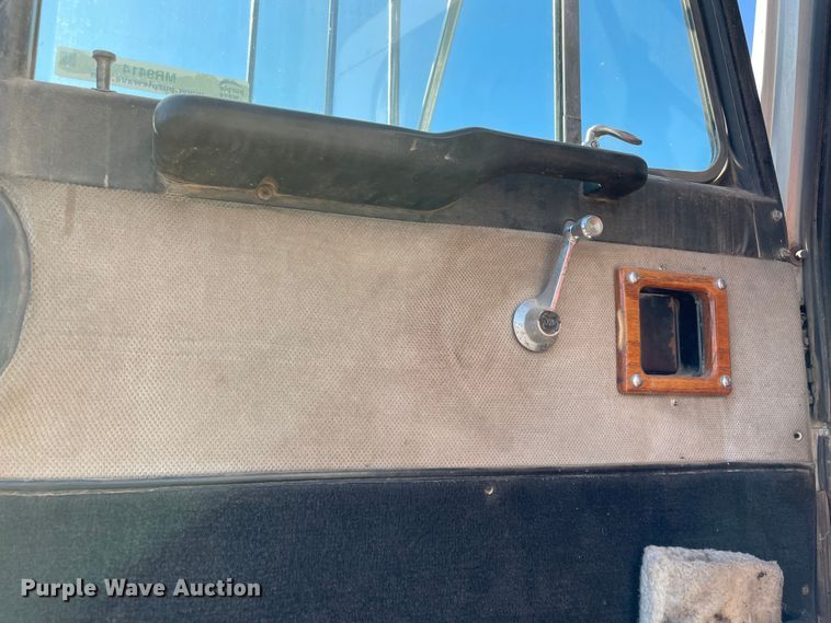 image for item MR9414 1989 Peterbilt 378  dump truck