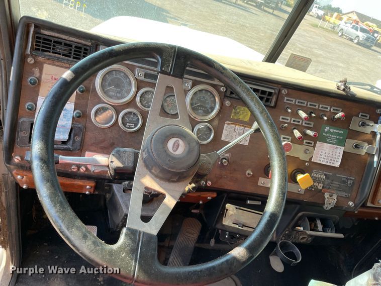 image for item MR9414 1989 Peterbilt 378  dump truck