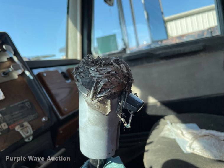 image for item MR9414 1989 Peterbilt 378  dump truck