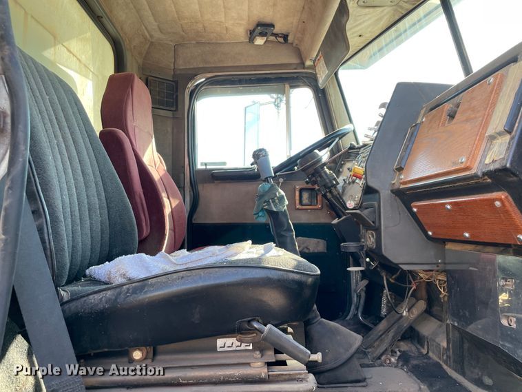 image for item MR9414 1989 Peterbilt 378  dump truck