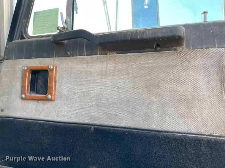 image for item MR9414 1989 Peterbilt 378  dump truck