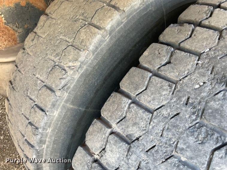 image for item MR9414 1989 Peterbilt 378  dump truck