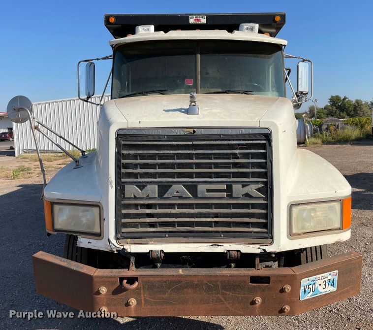 image for item MR9415 2000 Mack CH613  dump truck