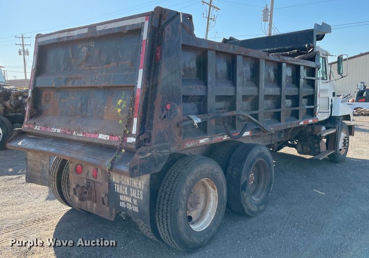 image for item MR9415 2000 Mack CH613  dump truck