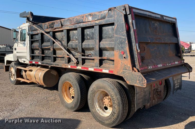 image for item MR9415 2000 Mack CH613  dump truck