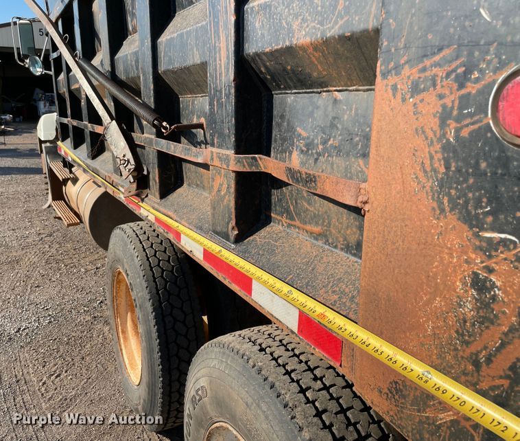 image for item MR9415 2000 Mack CH613  dump truck