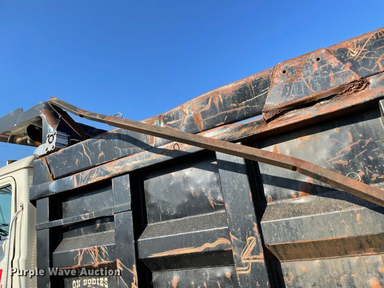 image for item MR9415 2000 Mack CH613  dump truck