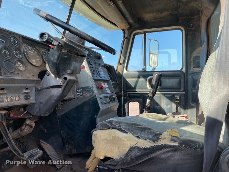 image for item MR9415 2000 Mack CH613  dump truck