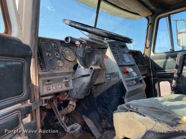 image for item MR9415 2000 Mack CH613  dump truck