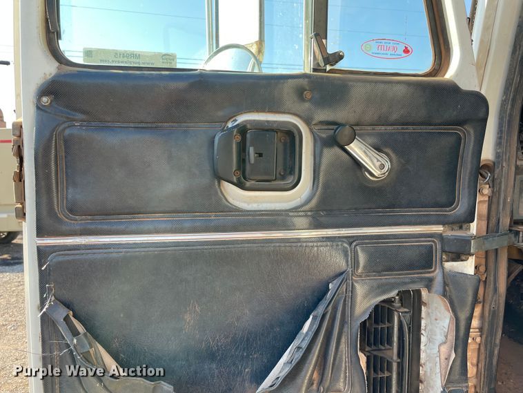 image for item MR9415 2000 Mack CH613  dump truck