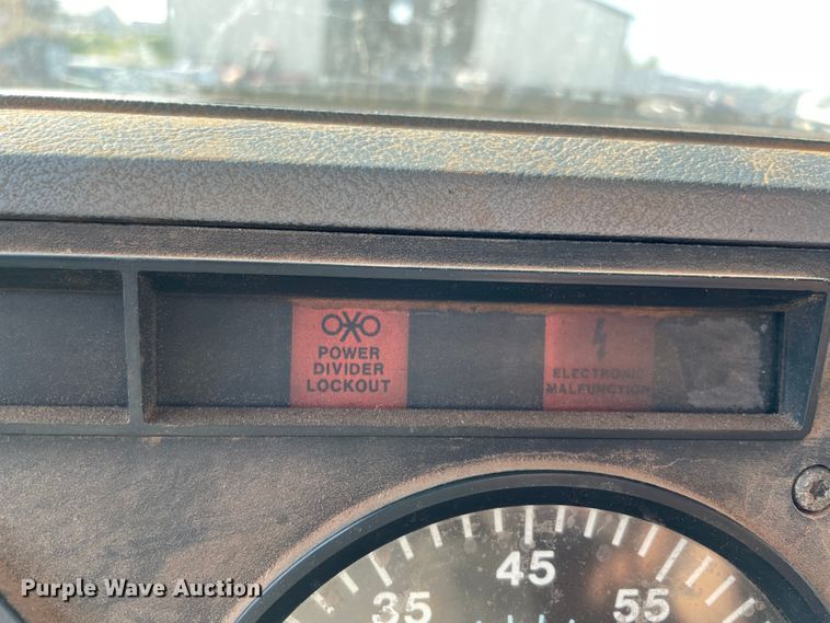 image for item MR9415 2000 Mack CH613  dump truck