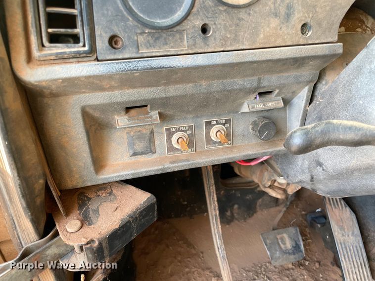 image for item MR9415 2000 Mack CH613  dump truck