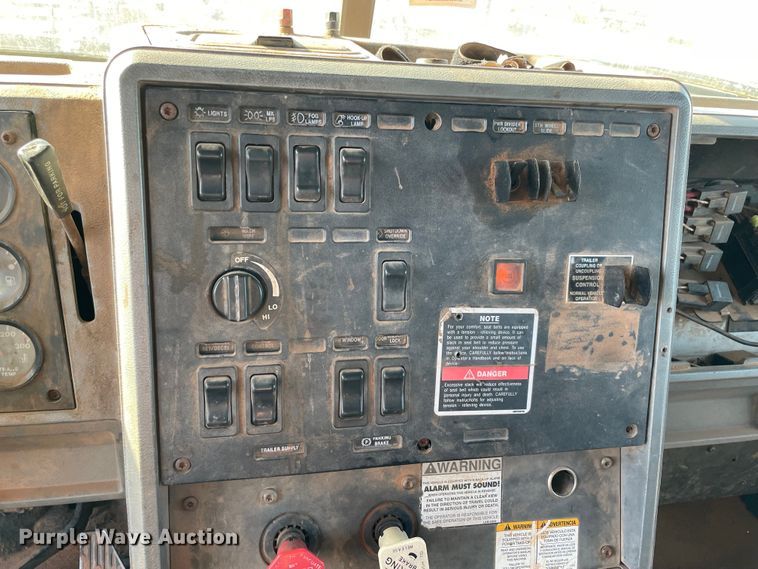 image for item MR9415 2000 Mack CH613  dump truck