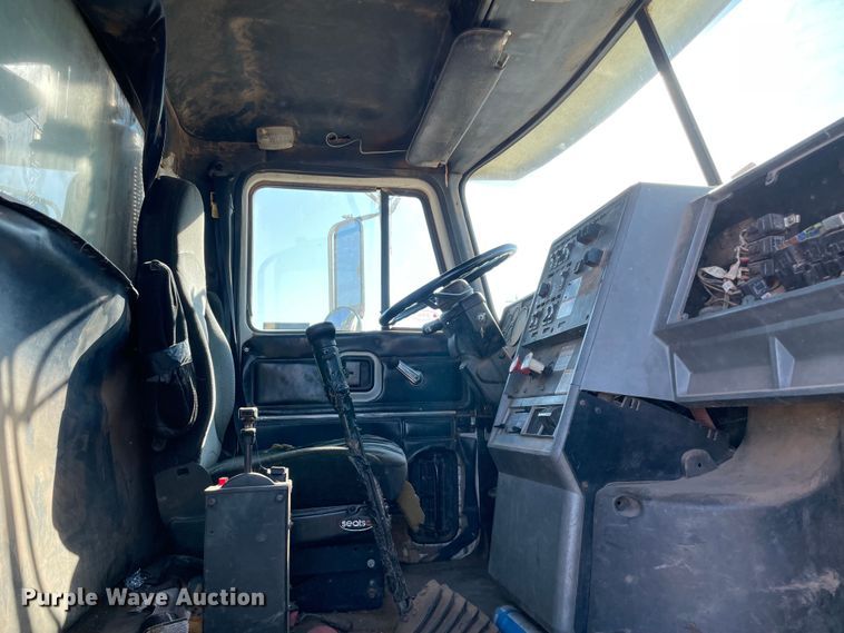 image for item MR9415 2000 Mack CH613  dump truck