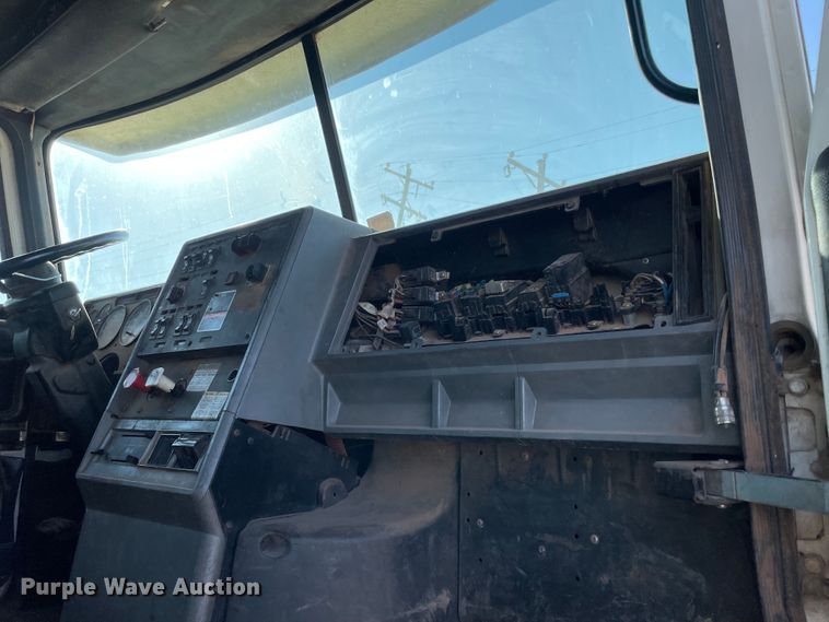 image for item MR9415 2000 Mack CH613  dump truck