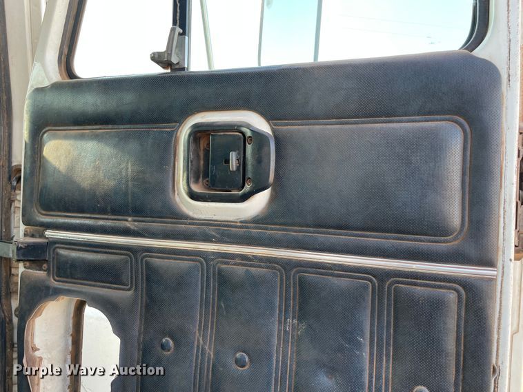 image for item MR9415 2000 Mack CH613  dump truck