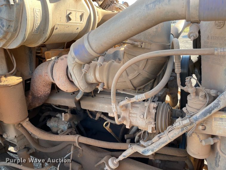 image for item MR9415 2000 Mack CH613  dump truck