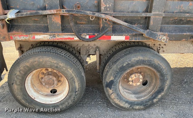 image for item MR9415 2000 Mack CH613  dump truck