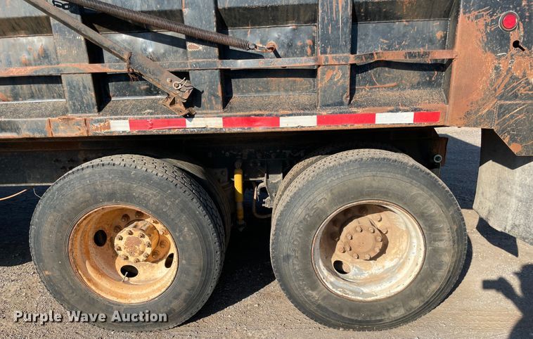 image for item MR9415 2000 Mack CH613  dump truck