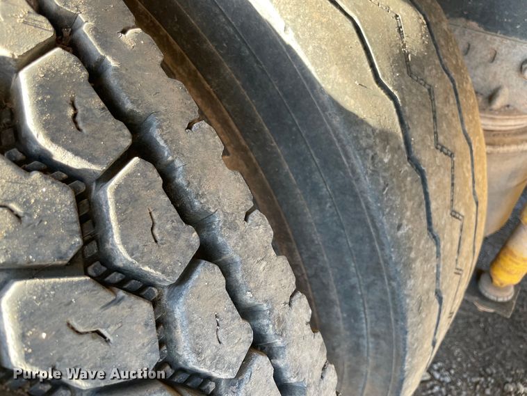 image for item MR9415 2000 Mack CH613  dump truck