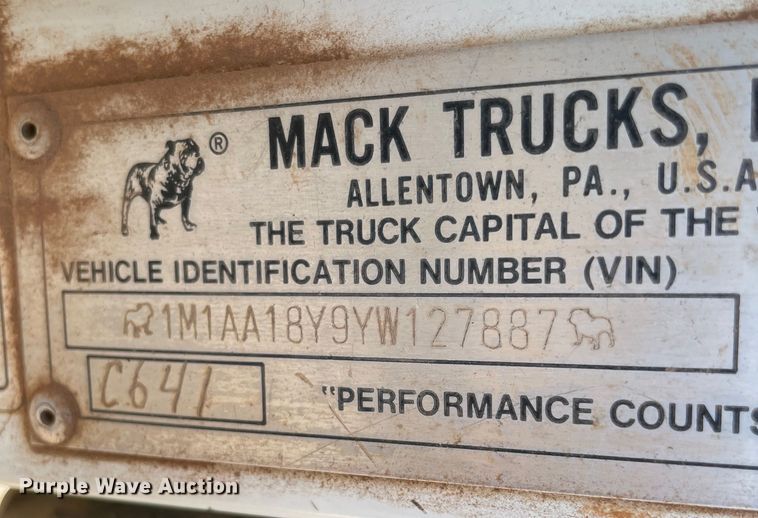 image for item MR9415 2000 Mack CH613  dump truck